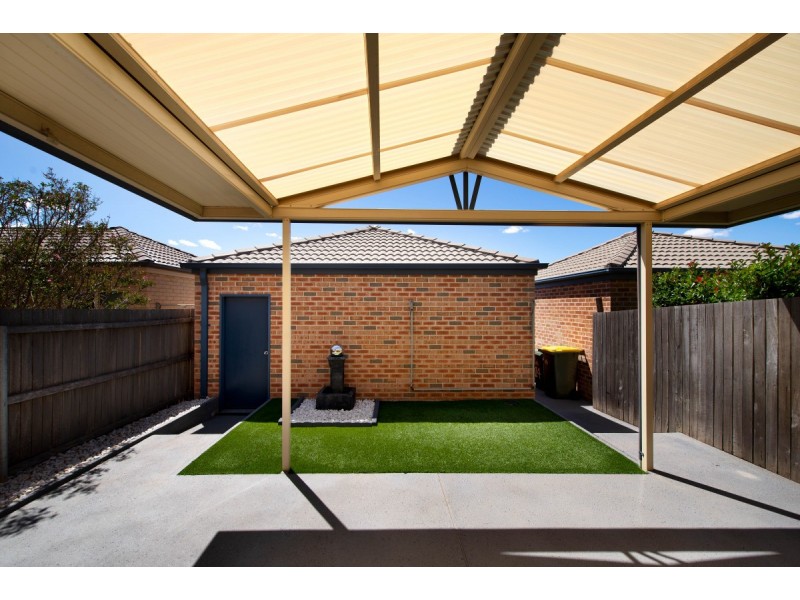 14 Glow Worm Grove, Harrison ACT 2914