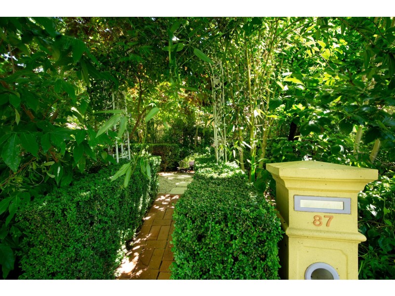 87 Schlich Street, Yarralumla ACT 2600