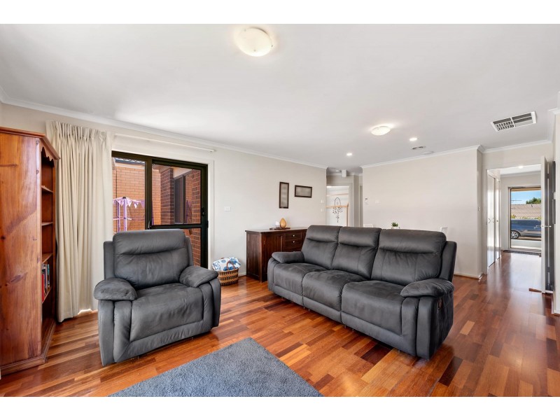 4 Loveday Crescent, Casey ACT 2913
