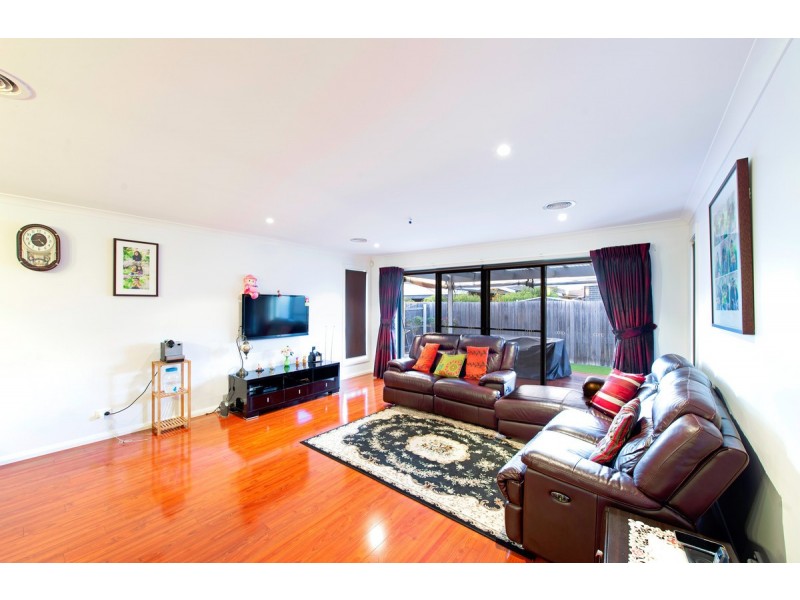 5 Bruce Dittmar Street, Forde ACT 2914
