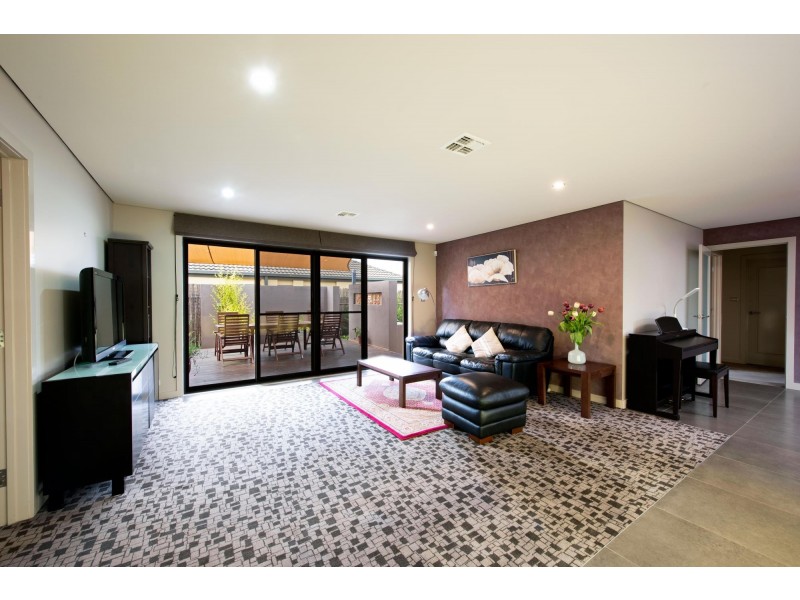 8 Bondfield Street, Gungahlin ACT 2912