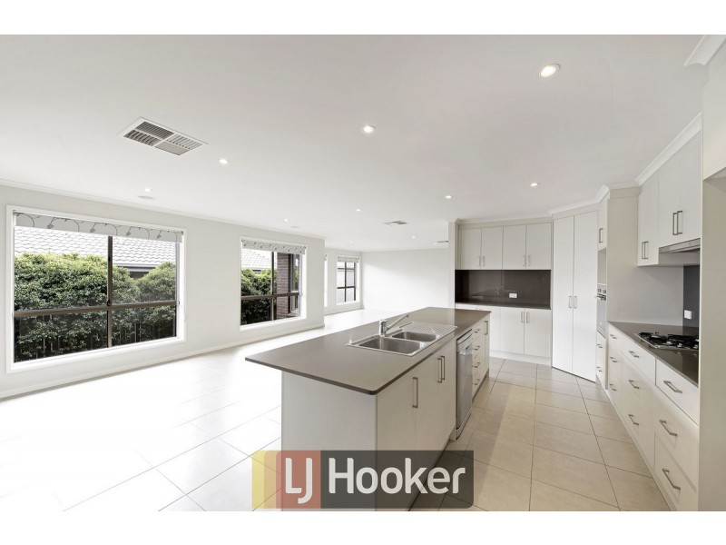 33 Jean MacNamara Street, Macgregor ACT 2615