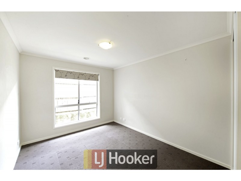 33 Jean MacNamara Street, Macgregor ACT 2615