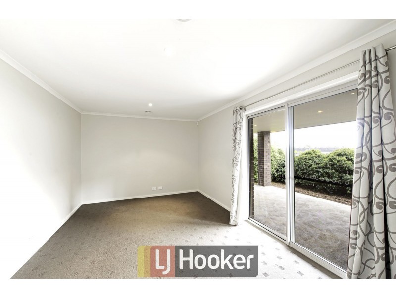 33 Jean MacNamara Street, Macgregor ACT 2615