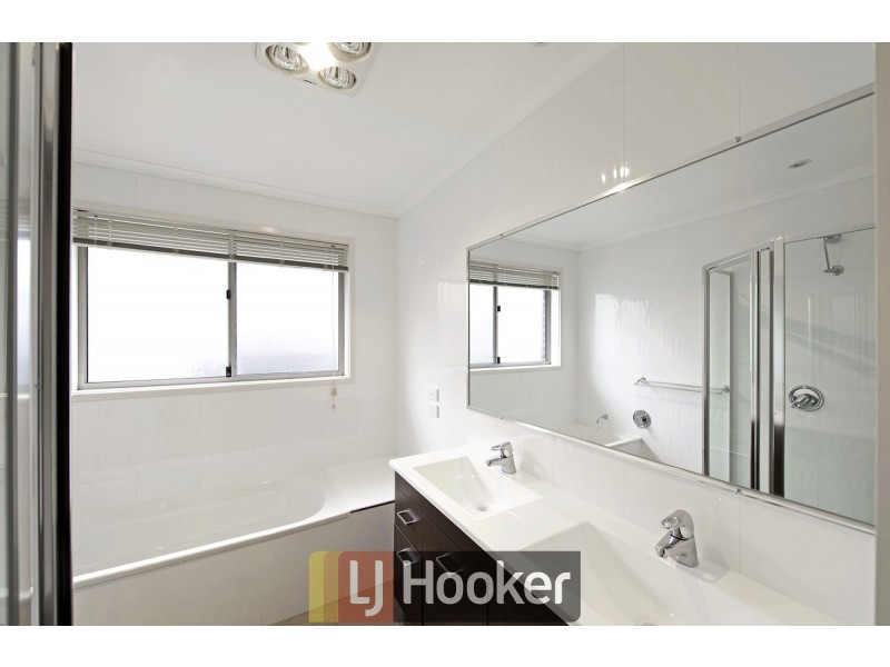 33 Jean MacNamara Street, Macgregor ACT 2615