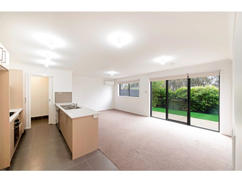 8/4 Annie Douglas Street, Casey ACT 2913