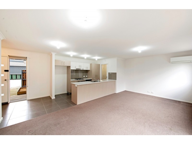 8/4 Annie Douglas Street, Casey ACT 2913