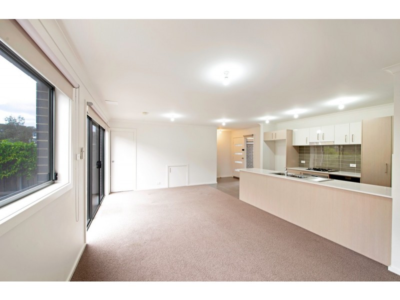 8/4 Annie Douglas Street, Casey ACT 2913