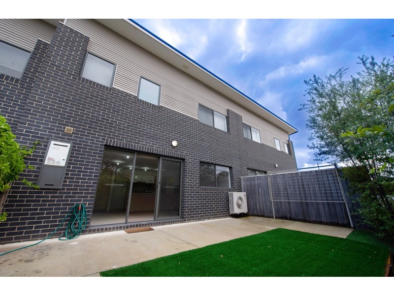 8/4 Annie Douglas Street, Casey ACT 2913