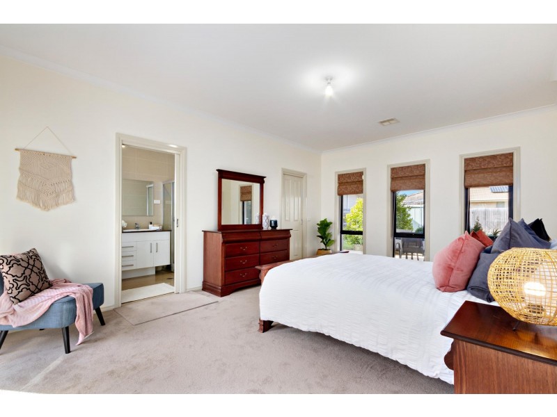 16 Allnutt Crescent, Forde ACT 2914