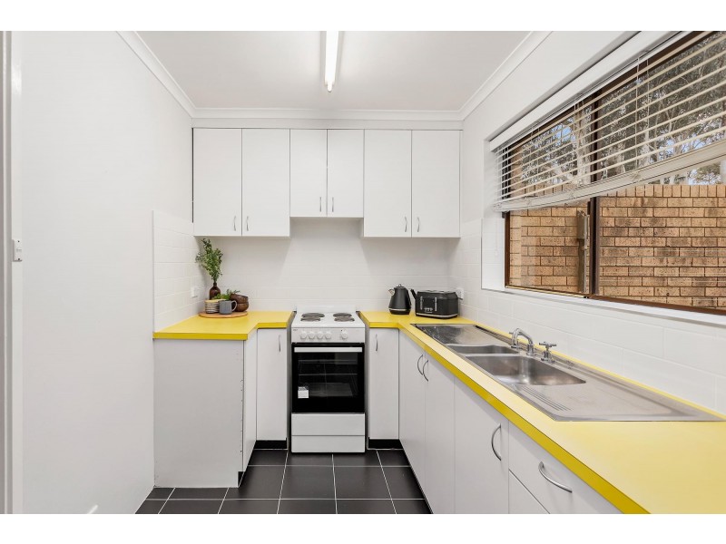 2/12 Nimmitabel Street, Queanbeyan West NSW 2620