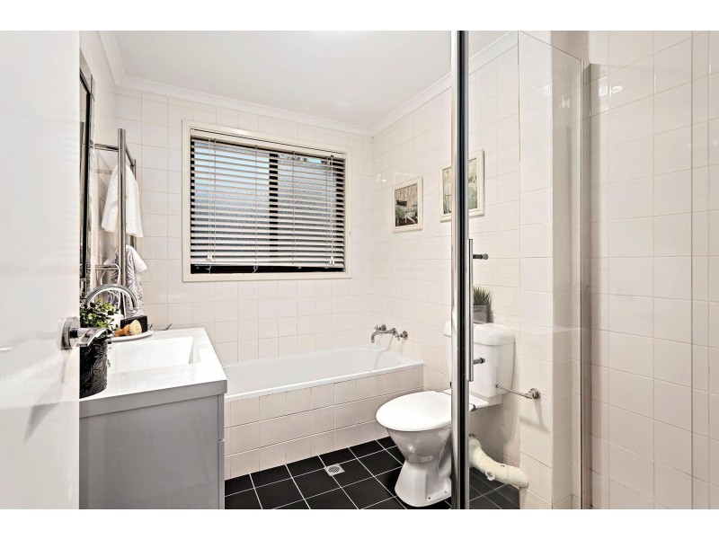 2/12 Nimmitabel Street, Queanbeyan West NSW 2620