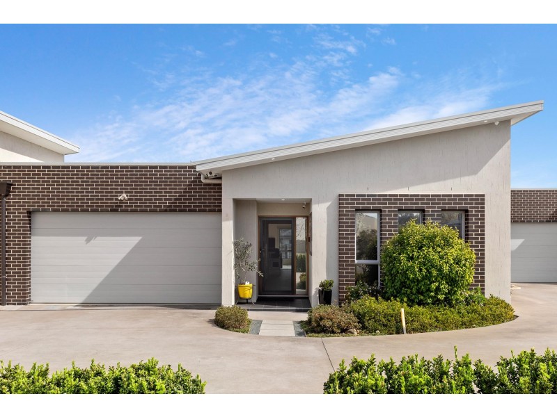 2/77 Zakharov Avenue, Forde ACT 2914