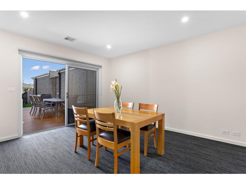 2/77 Zakharov Avenue, Forde ACT 2914