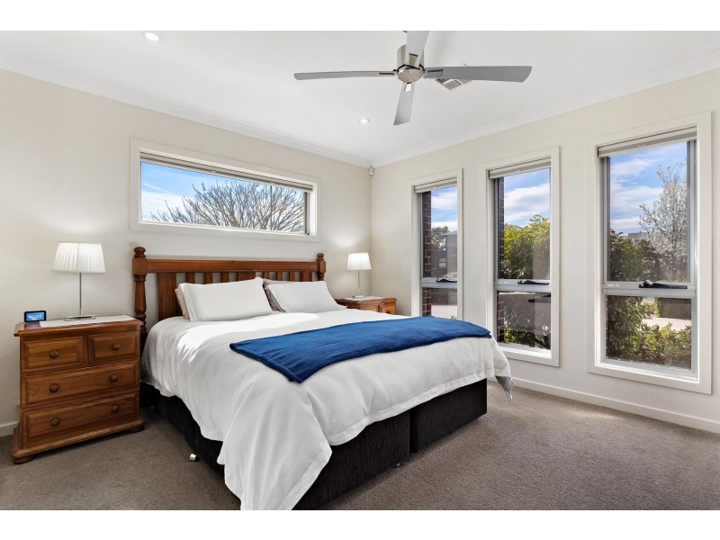 2/77 Zakharov Avenue, Forde ACT 2914