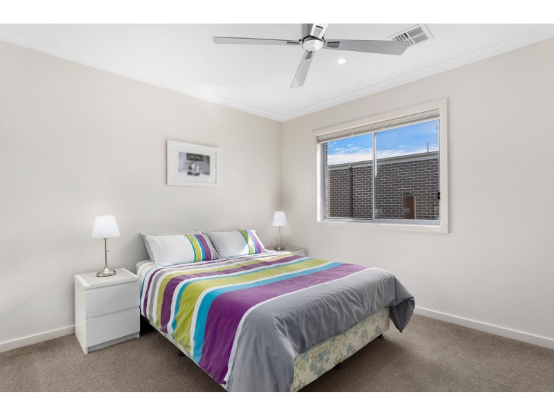 2/77 Zakharov Avenue, Forde ACT 2914