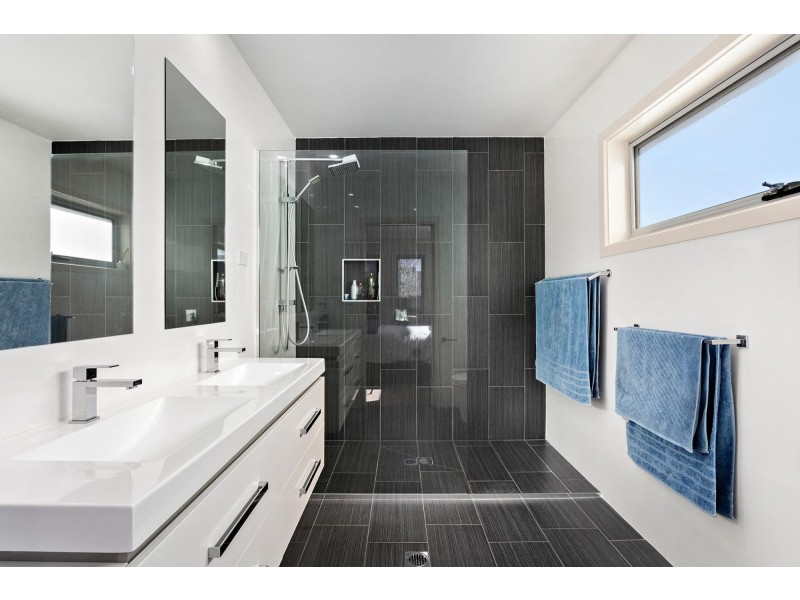 2/77 Zakharov Avenue, Forde ACT 2914