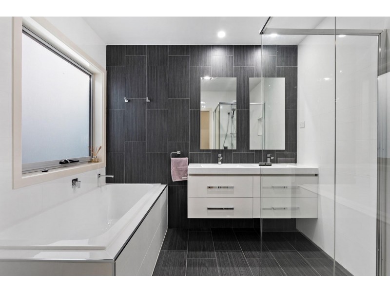 2/77 Zakharov Avenue, Forde ACT 2914