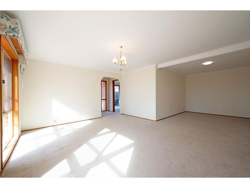 2 Davitt Close, Isaacs ACT 2607