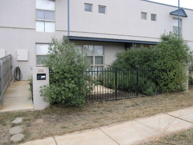 208 Anthony Rolfe Avenue, Gungahlin ACT 2912