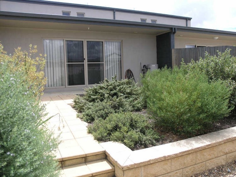208 Anthony Rolfe Avenue, Gungahlin ACT 2912