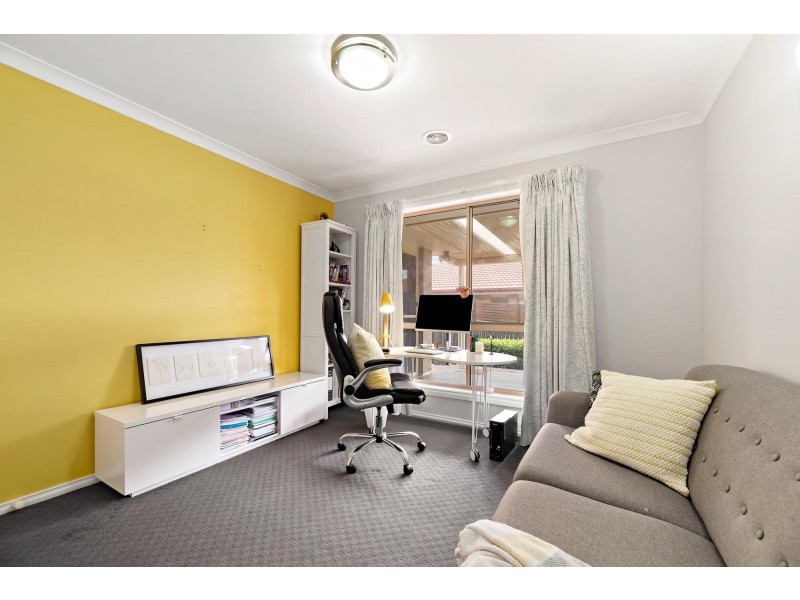 10 Marcus Faunce Street, Macgregor ACT 2615