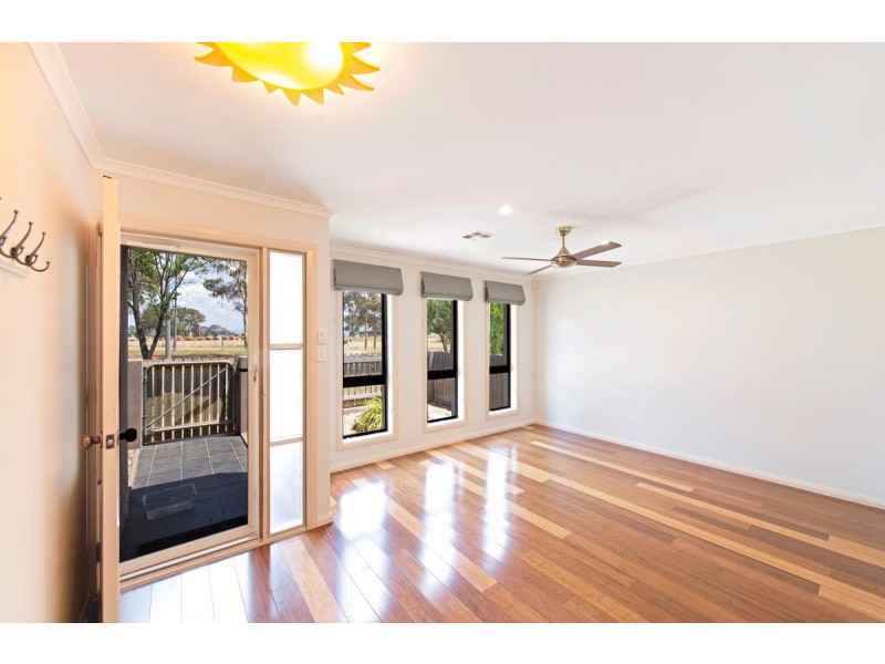 187 Anthony Rolfe Avenue, Gungahlin ACT 2912