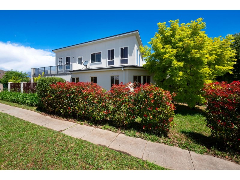73 Patrick White Circuit, Franklin ACT 2913