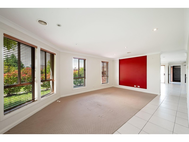73 Patrick White Circuit, Franklin ACT 2913