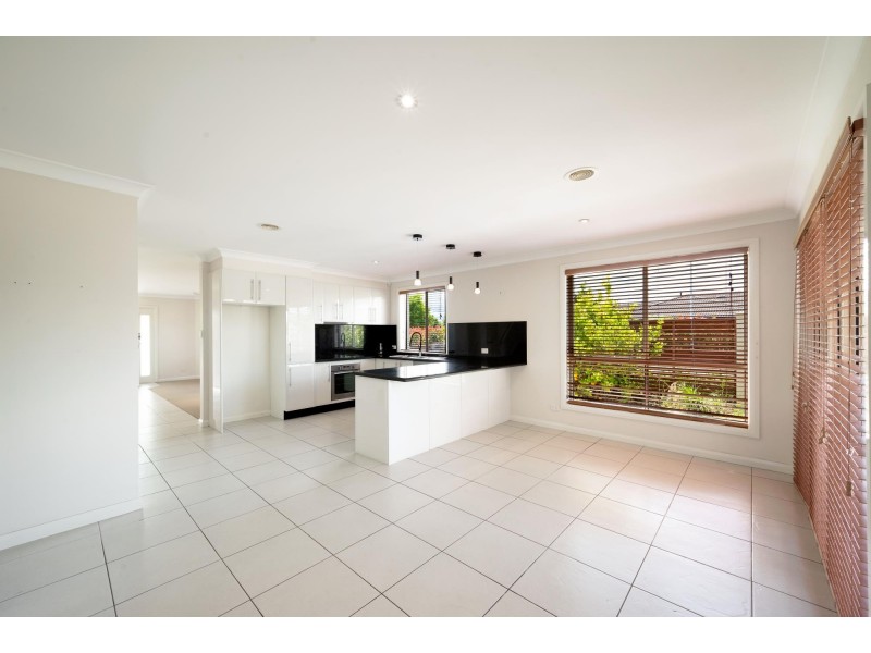 73 Patrick White Circuit, Franklin ACT 2913