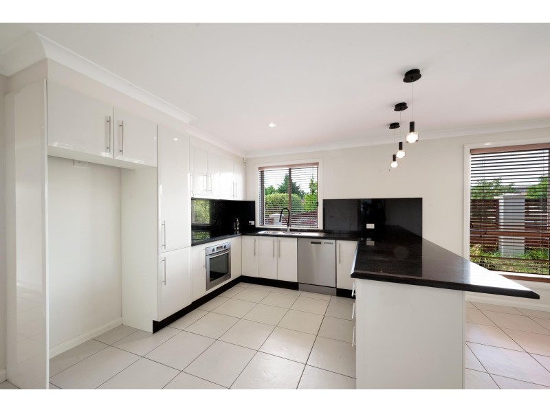 73 Patrick White Circuit, Franklin ACT 2913