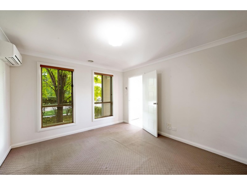 73 Patrick White Circuit, Franklin ACT 2913