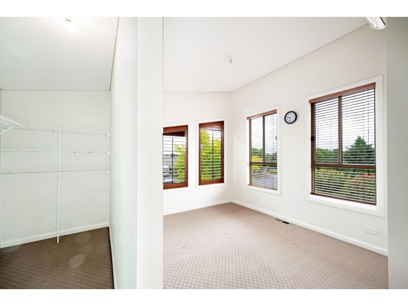 73 Patrick White Circuit, Franklin ACT 2913