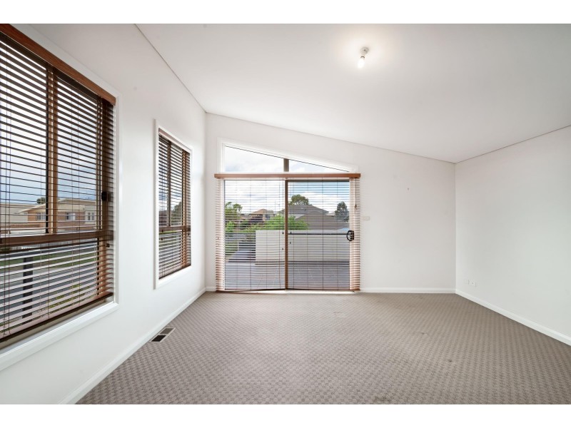 73 Patrick White Circuit, Franklin ACT 2913