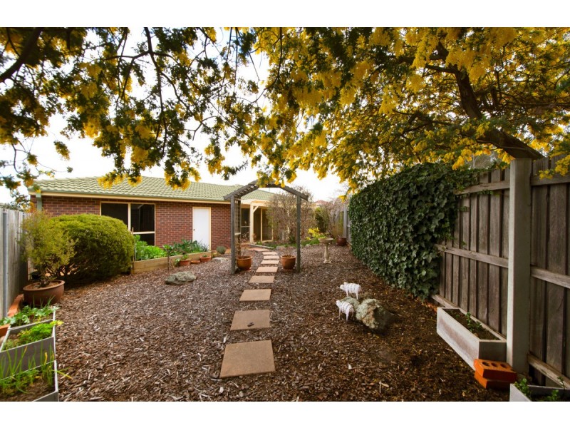 2/15 Barrington Crescent, Amaroo ACT 2914