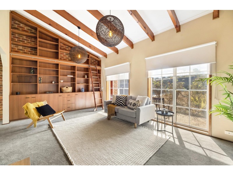 10 Macknight Place, Macarthur ACT 2904
