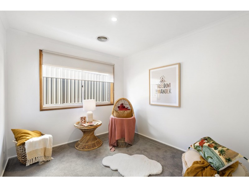 10 Macknight Place, Macarthur ACT 2904