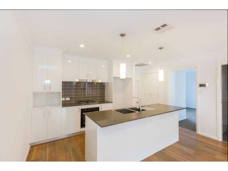 4/4 Skewes Street, Casey ACT 2913