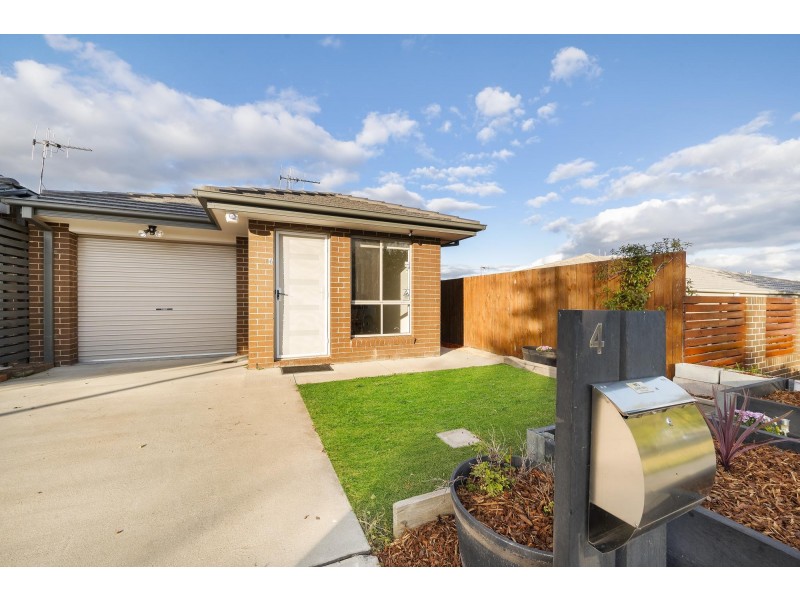 4 Rockwood Street, Casey ACT 2913