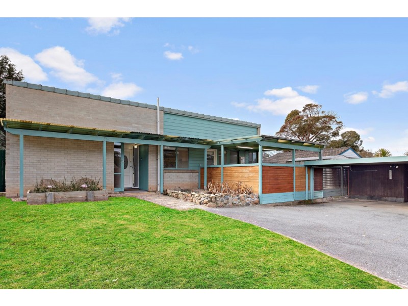 13 Napthali Close, Charnwood ACT 2615