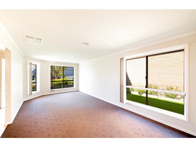 32 Beveridge Crescent, Forde ACT 2914
