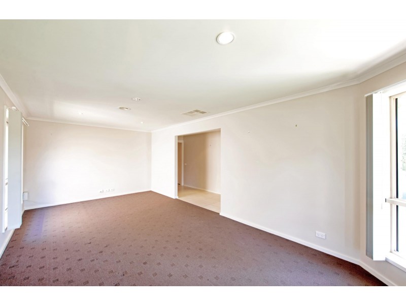 32 Beveridge Crescent, Forde ACT 2914