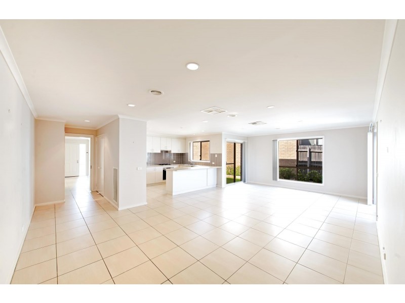 32 Beveridge Crescent, Forde ACT 2914