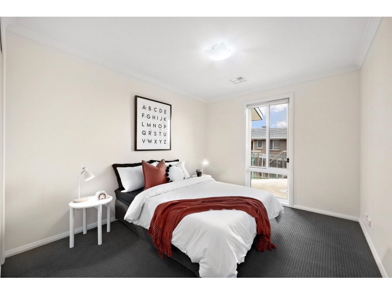 6 Winchester Street, Casey ACT 2913