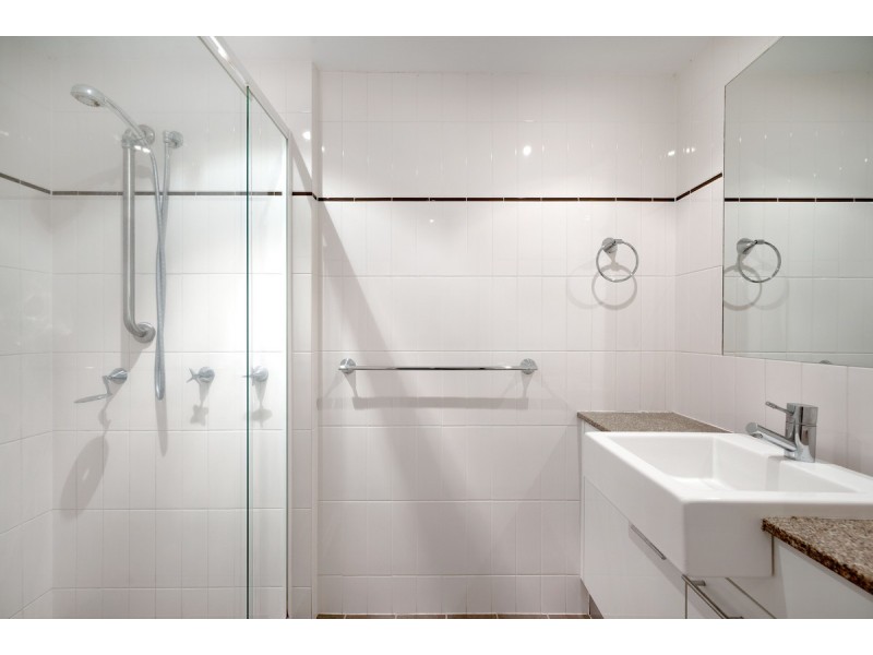 1 bed + study/75/10 Hinder Street, Gungahlin ACT 2912