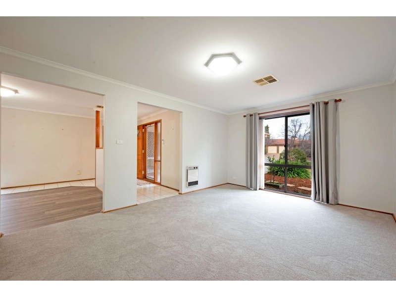 8 Bee Place, Isaacs ACT 2607