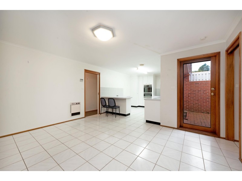 8 Bee Place, Isaacs ACT 2607