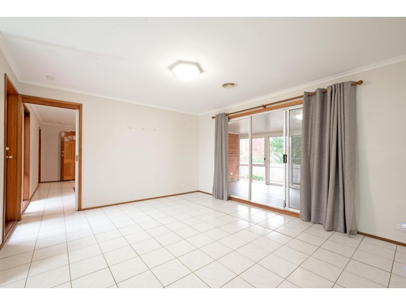 8 Bee Place, Isaacs ACT 2607
