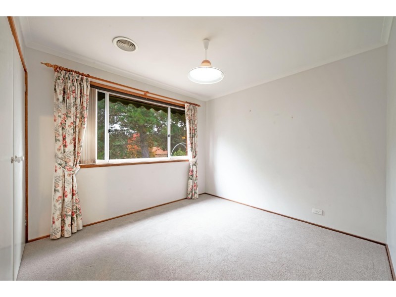 8 Bee Place, Isaacs ACT 2607