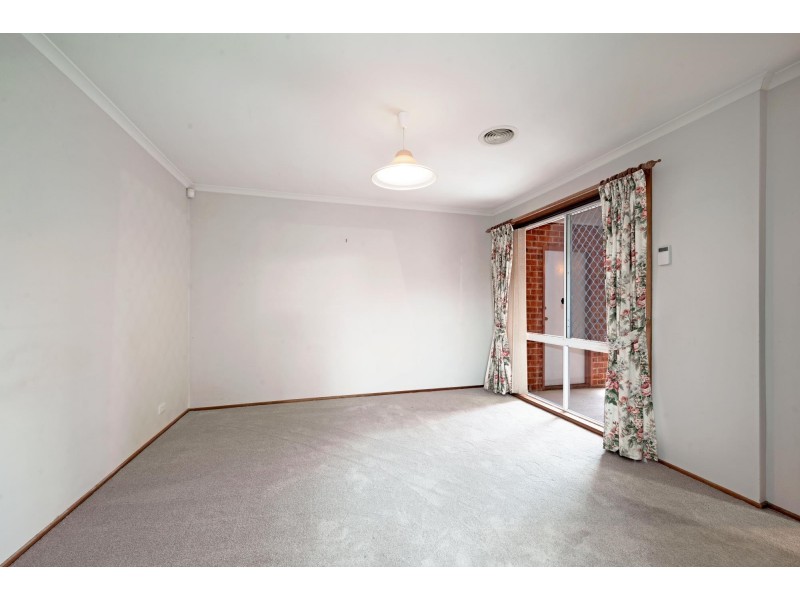 8 Bee Place, Isaacs ACT 2607